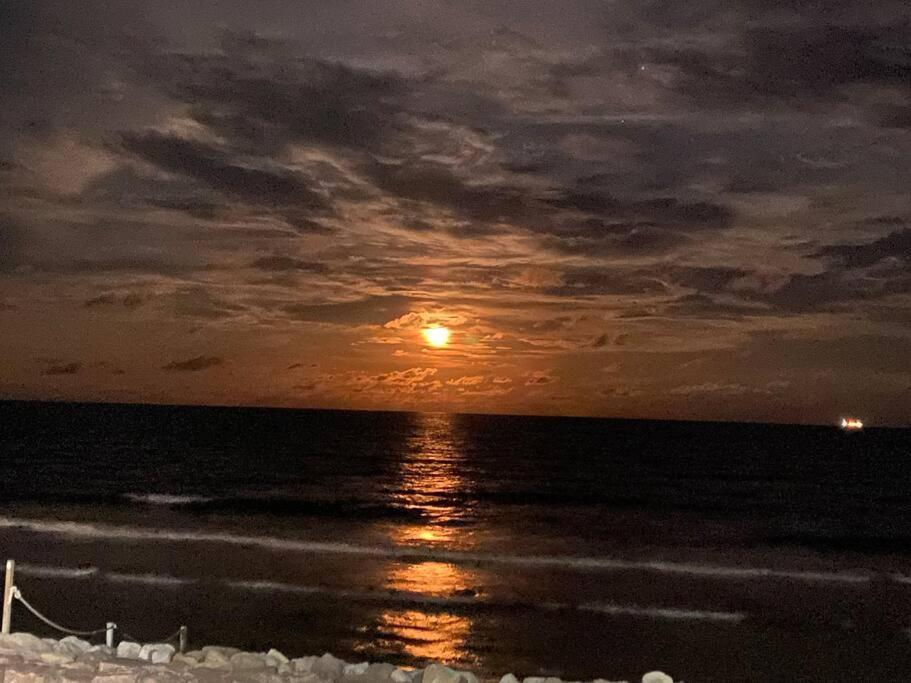 Beach House With Ocean View Surfside Beach Bagian luar foto